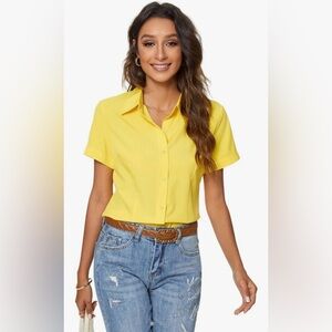 Beautiful bright sunny yellow short sleeve button down shirt 🕶️☀️